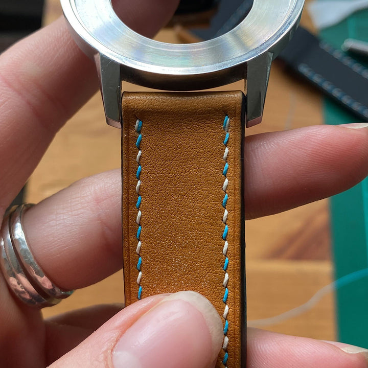 Handmade leather watch strap: Black